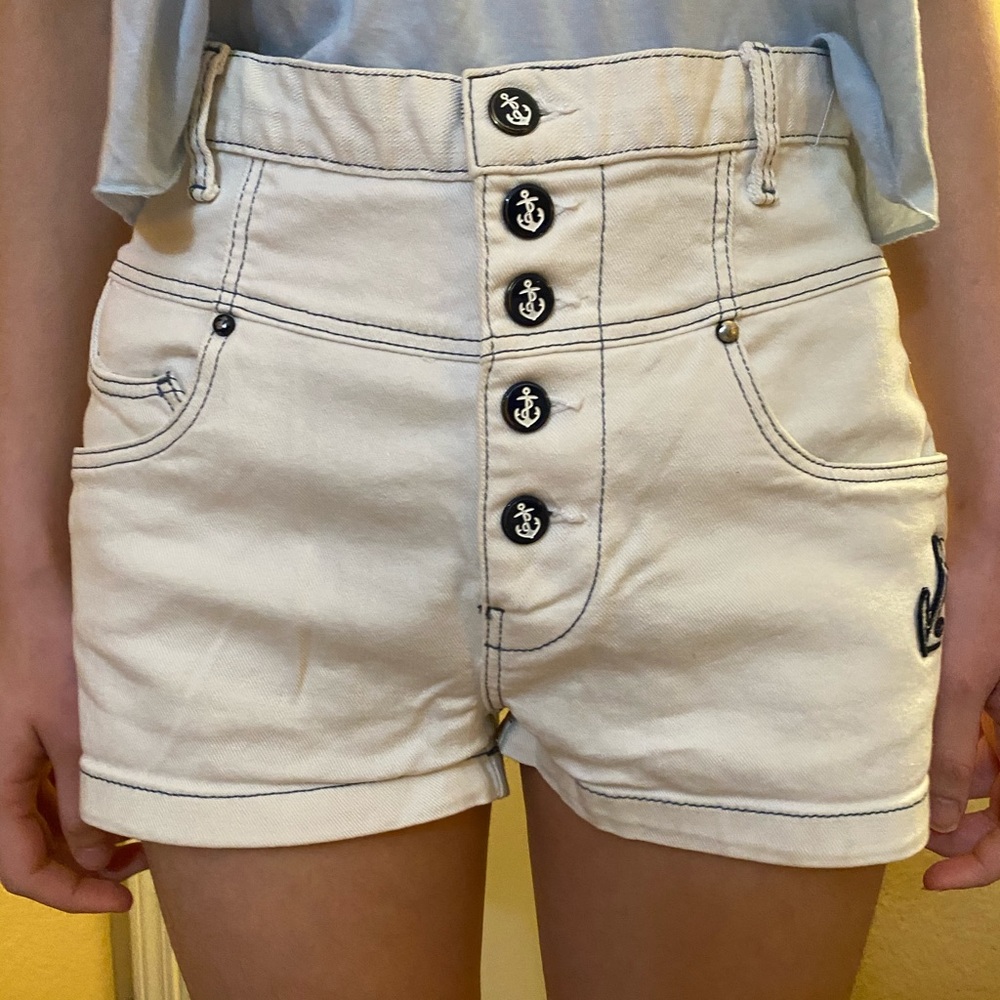 Off shoulder + high waisted shorts